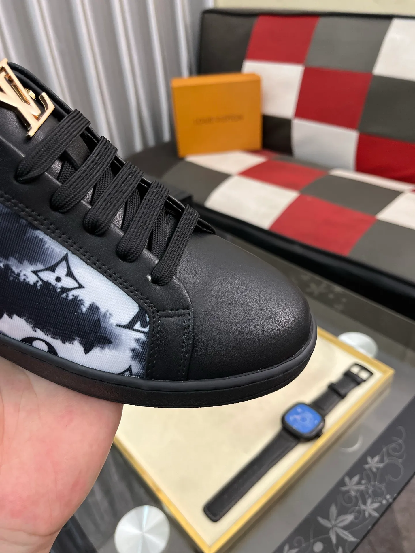 Men's shoes💰400⌚️⌚️"LV" latest men's casual shoes, genuine leather lining, rubber wear-resistant outsole, fine lines and beautiful strips, not too much decoration, European and American style, comfortable and high-end, code number: 38 to 44 45 can be customized, 3️⃣colors are available